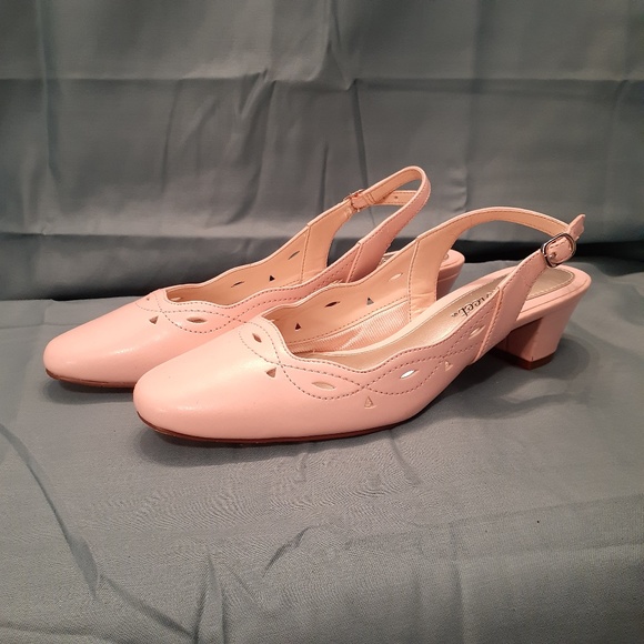 easy street Shoes - $5 SALE- Pink Easy Street Short Heel